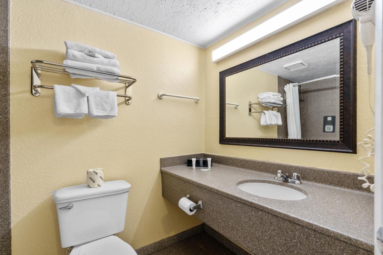Days Inn By Wyndham Myrtle Beach-Grand Strand Exterior photo