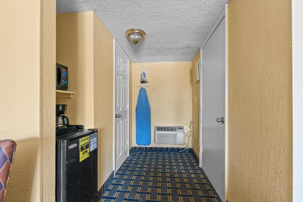 Days Inn By Wyndham Myrtle Beach-Grand Strand Exterior photo