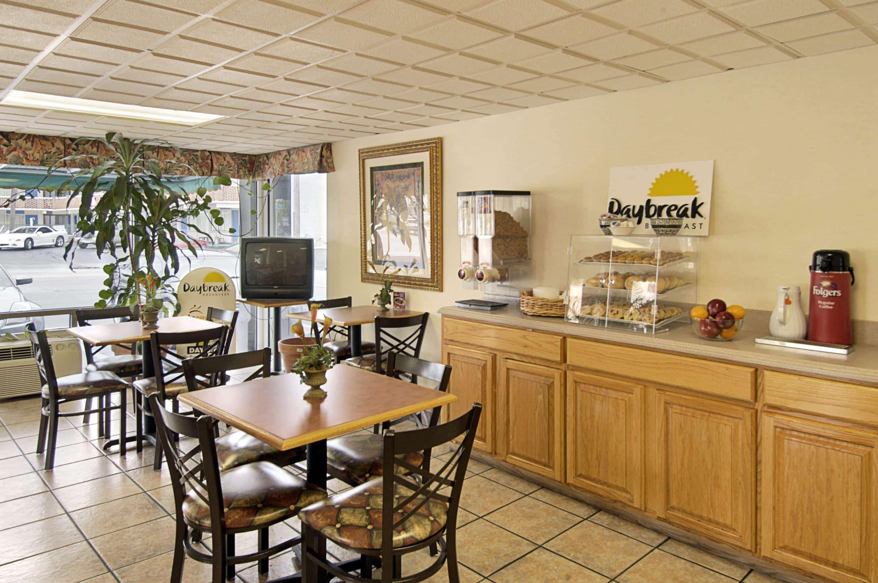 Days Inn By Wyndham Myrtle Beach-Grand Strand Exterior photo